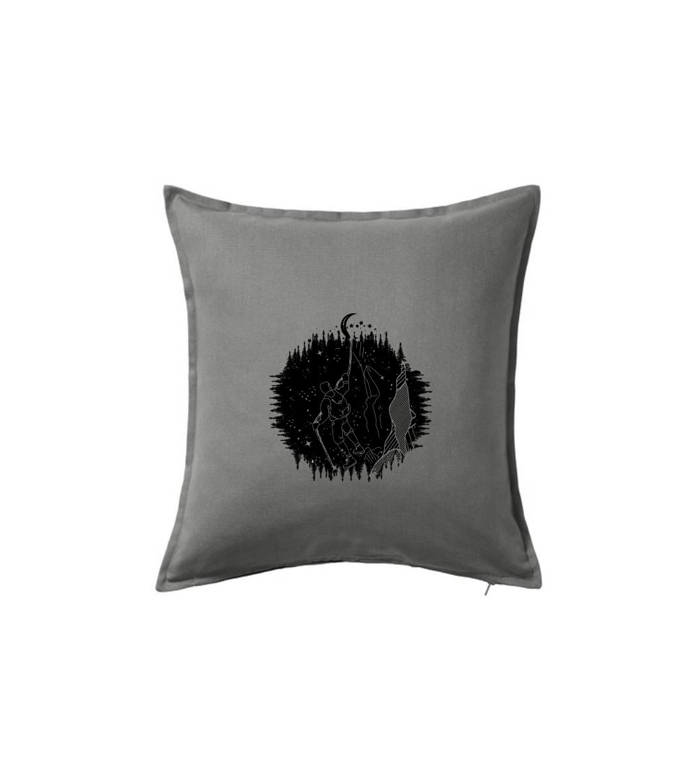 Turista v noční krajině