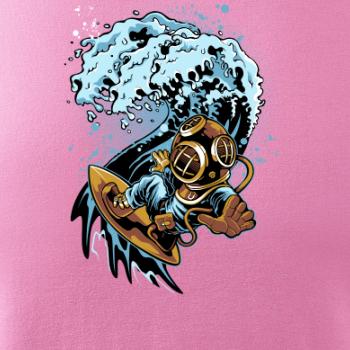 Surfující potápěč