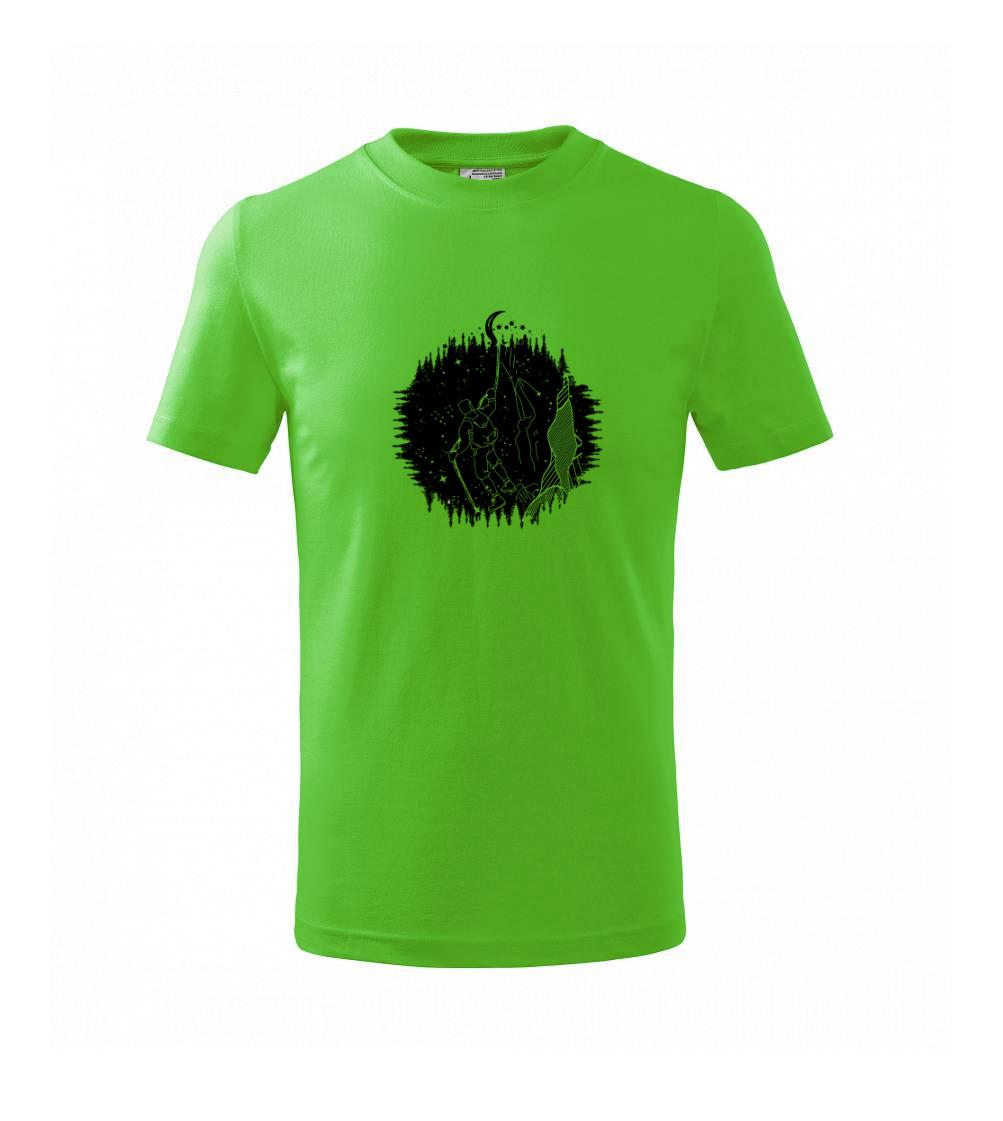 Turista v noční krajině