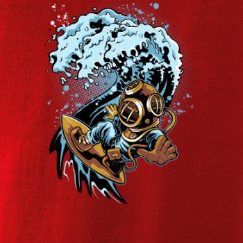 Surfující potápěč