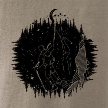 Turista v noční krajině