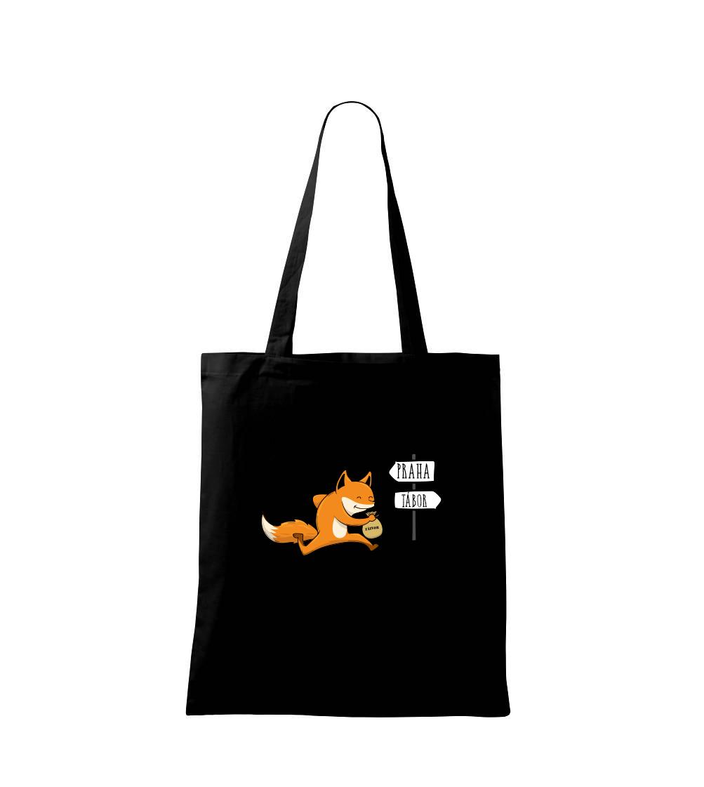 Běží liška k táboru