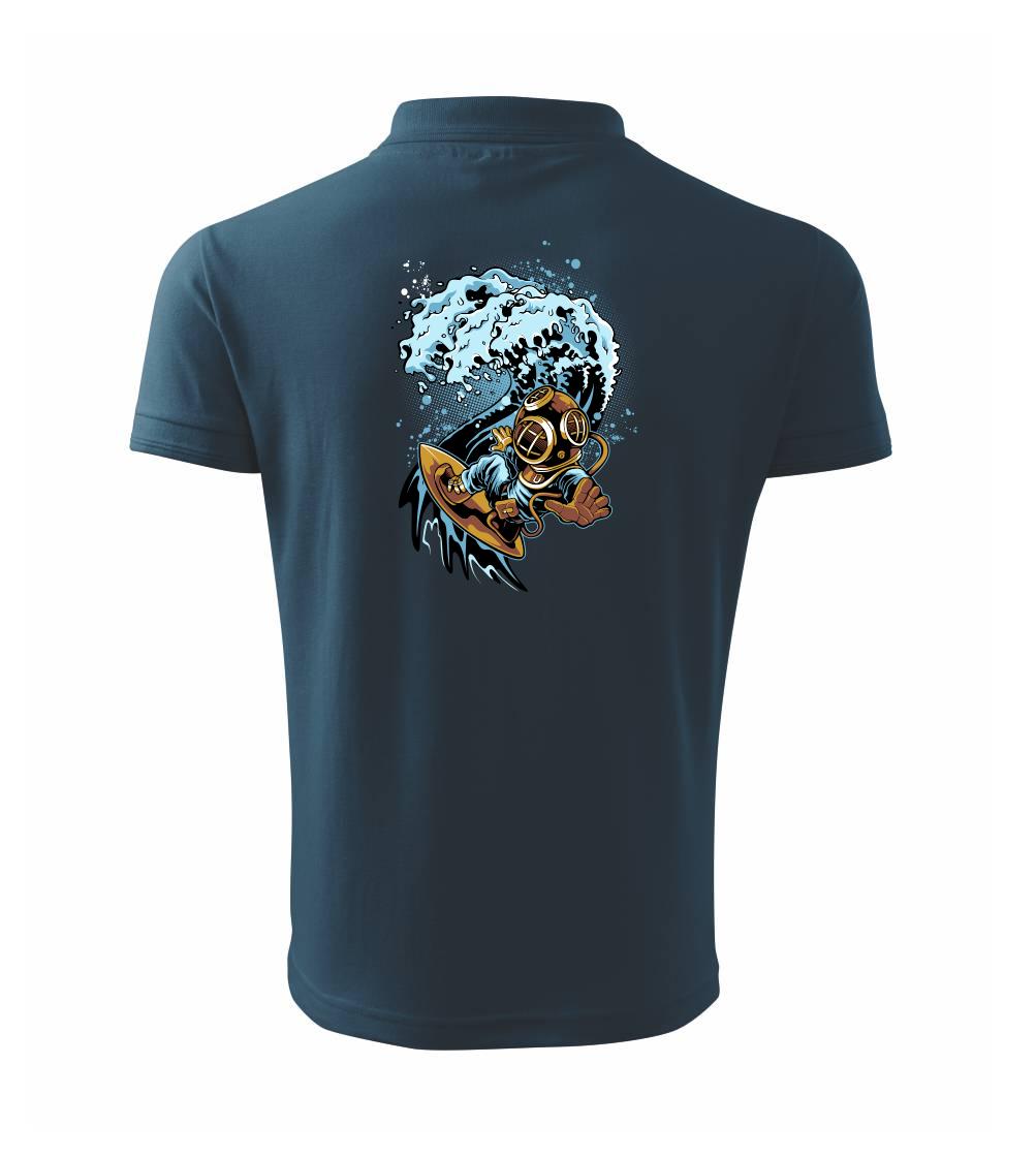 Surfující potápěč