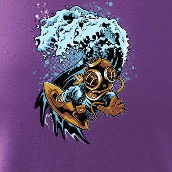 Surfující potápěč