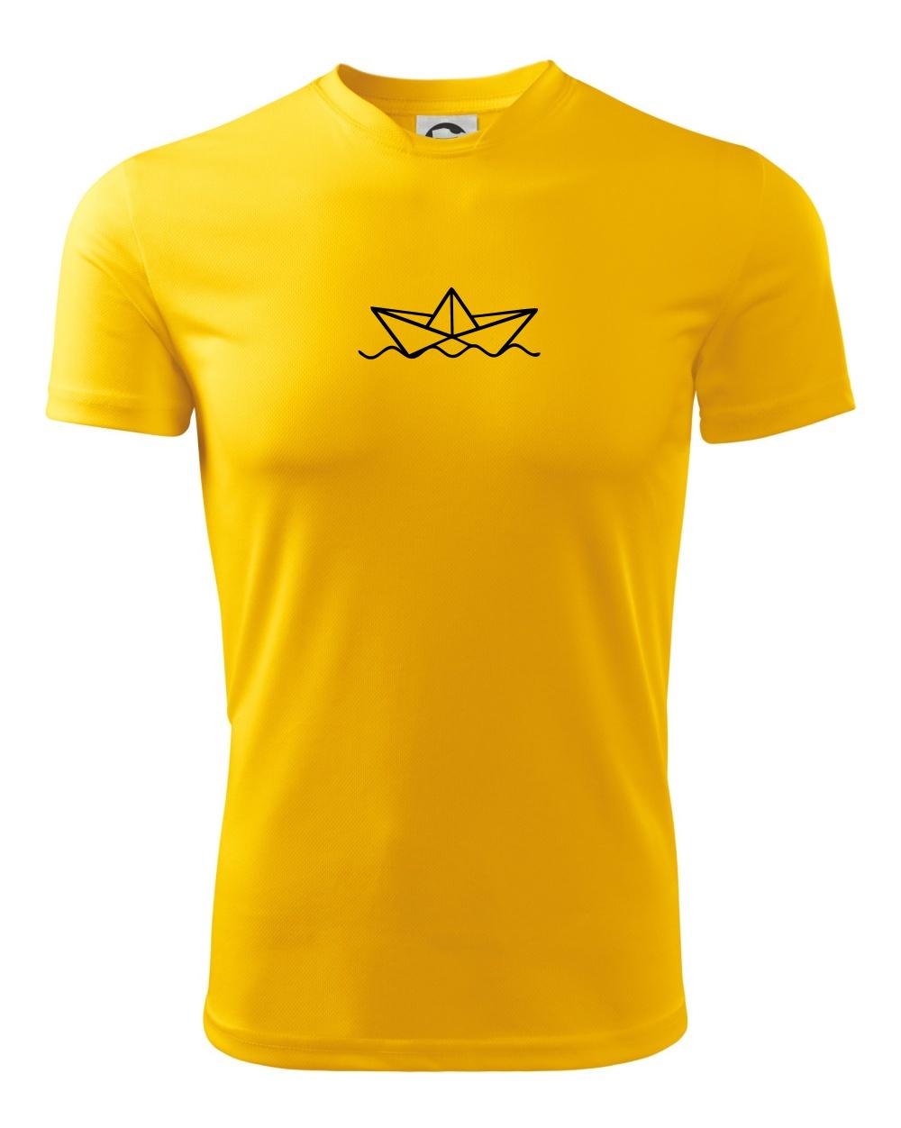 Papírová loďka na vodě