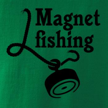 Magnet fishing