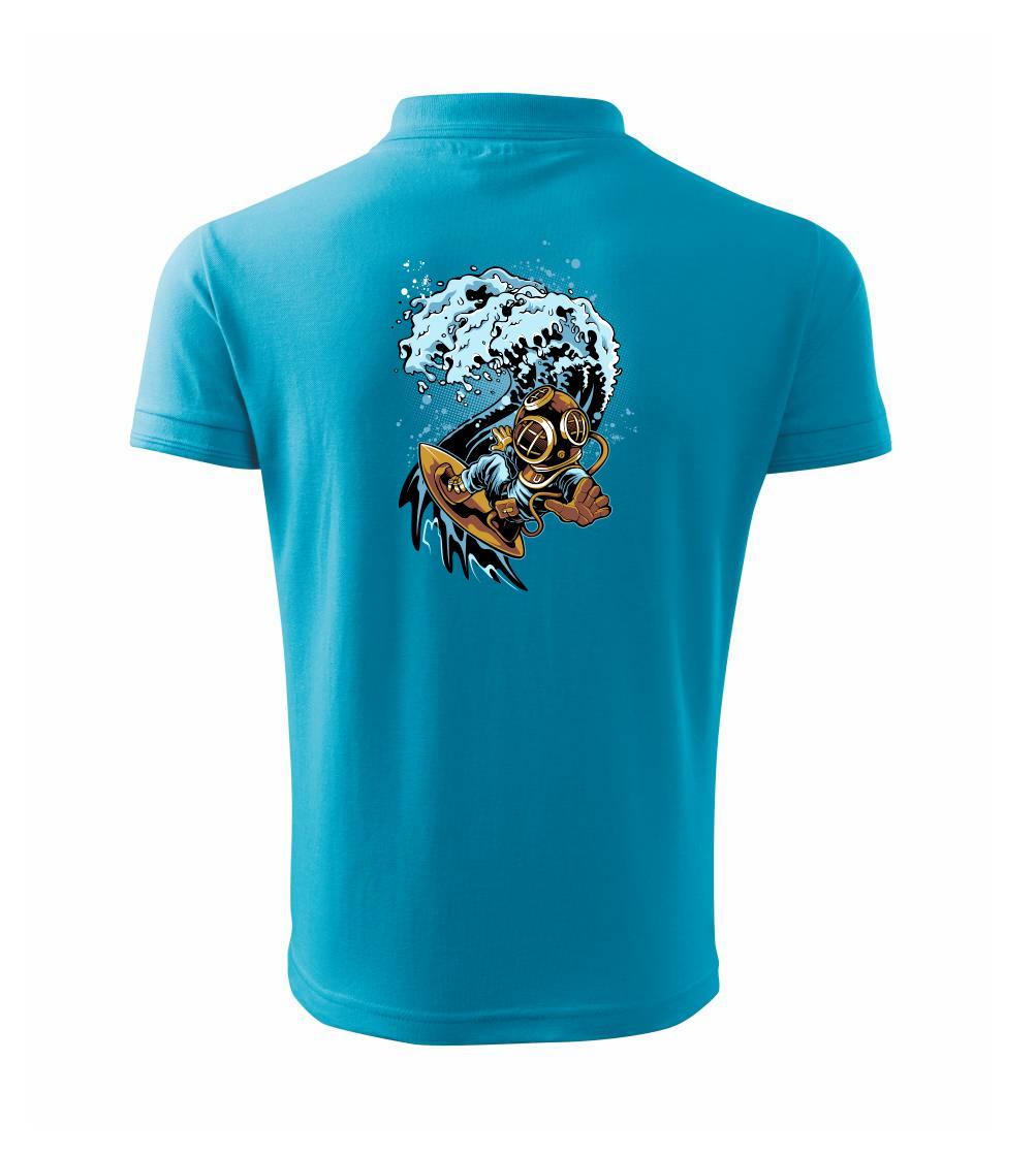 Surfující potápěč