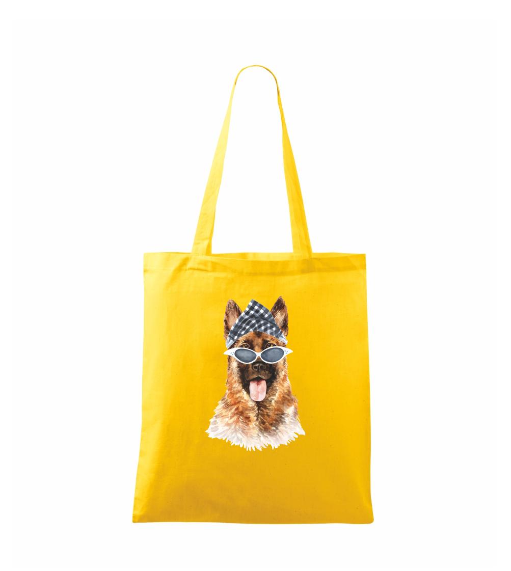 German shepherd se šátkem