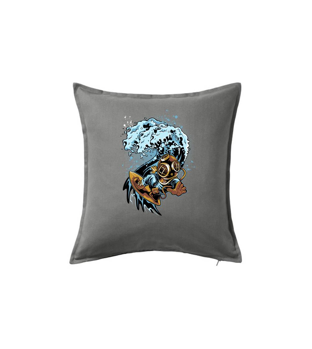 Surfující potápěč