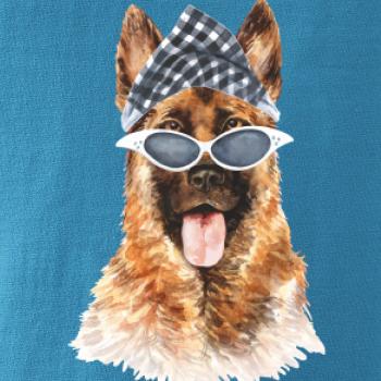 German shepherd se šátkem