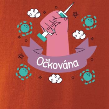 Očkována - ruka a stříkačka