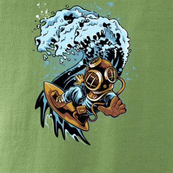 Surfující potápěč