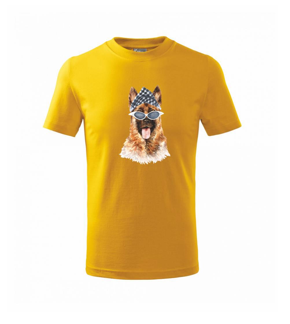 German shepherd se šátkem