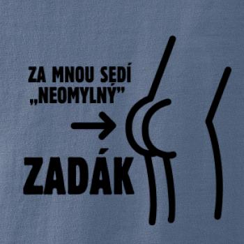 Za mnou sedí zadák