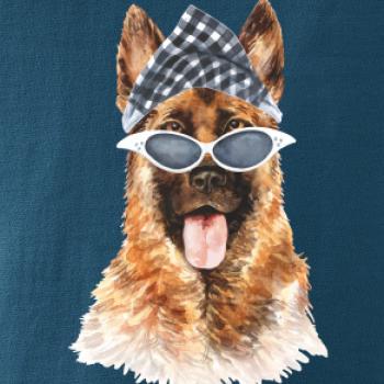 German shepherd se šátkem