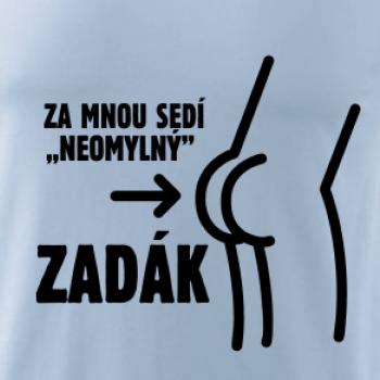 Za mnou sedí zadák