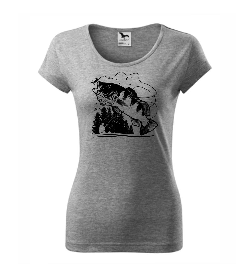 Rybář na břehu rybníka muškaří