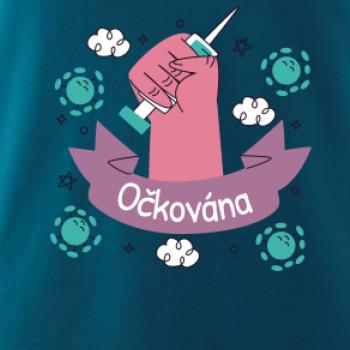 Očkována - ruka a stříkačka