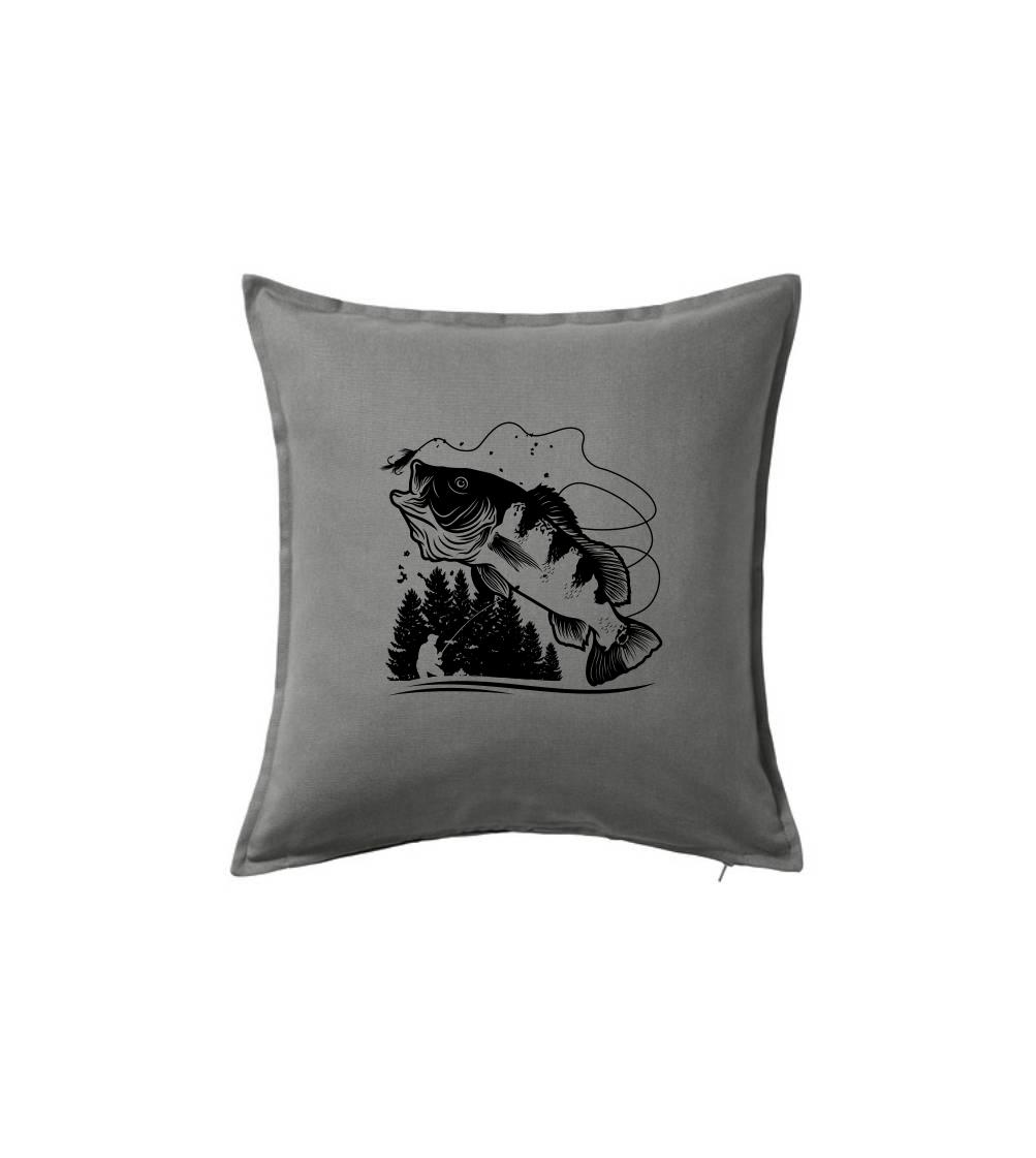 Rybář na břehu rybníka muškaří