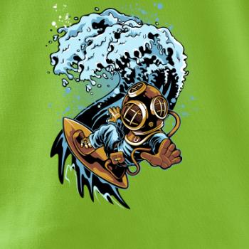 Surfující potápěč