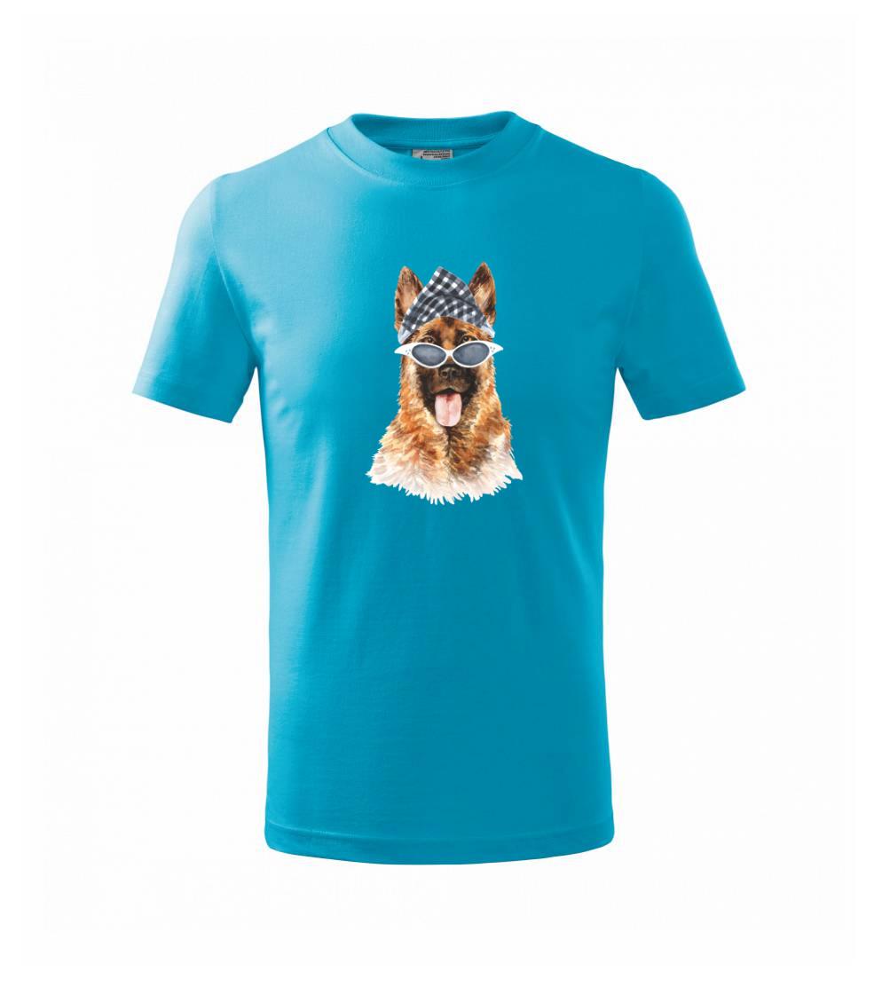 German shepherd se šátkem