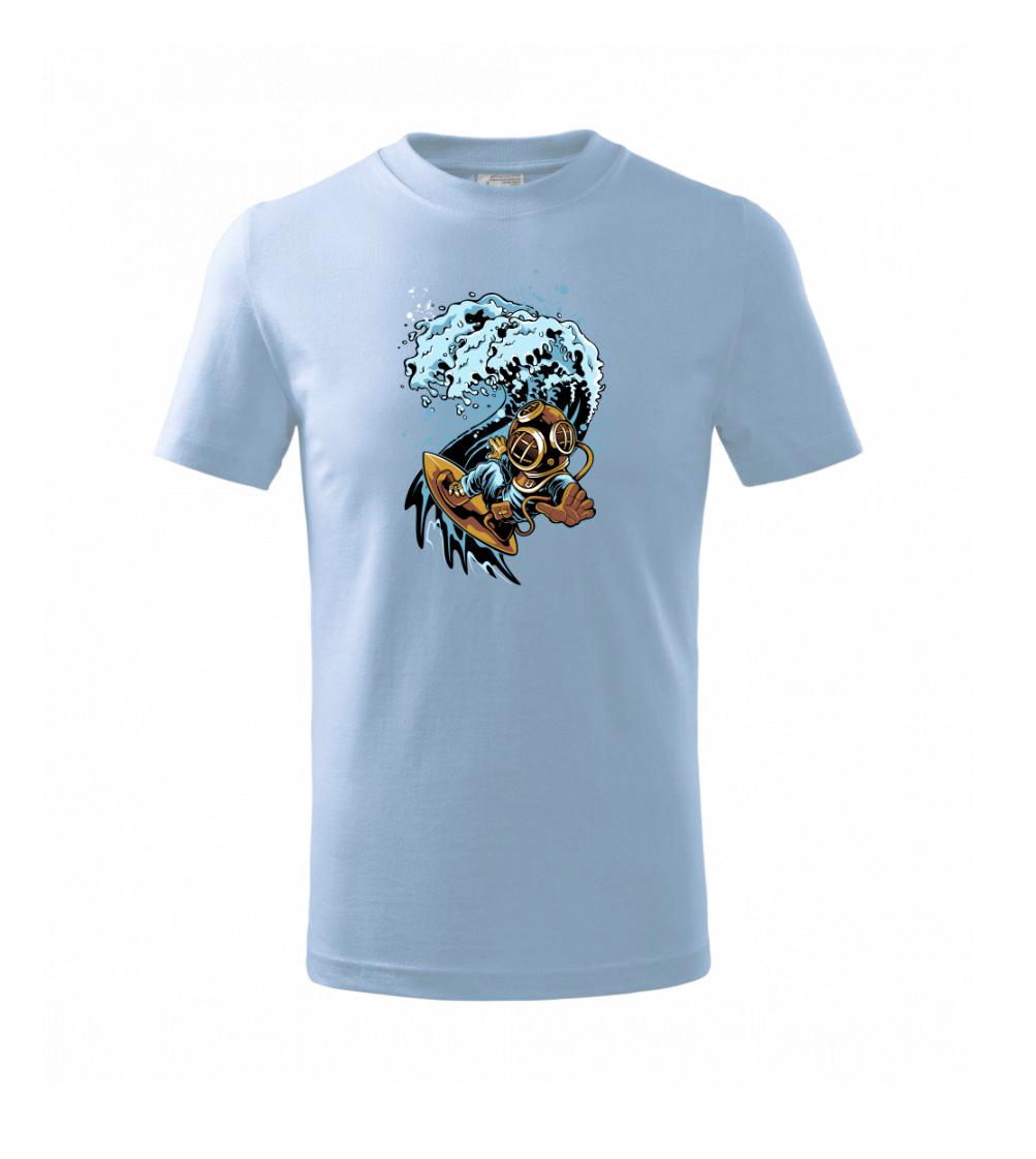 Surfující potápěč