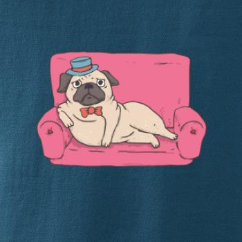 Mops na gauči