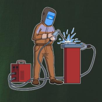 Svářeč pracuje
