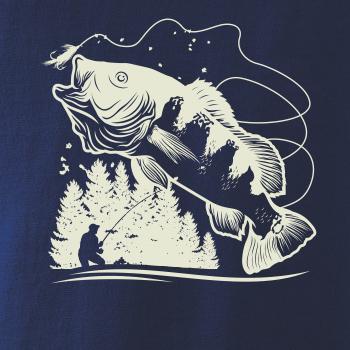 Rybář na břehu rybníka muškaří