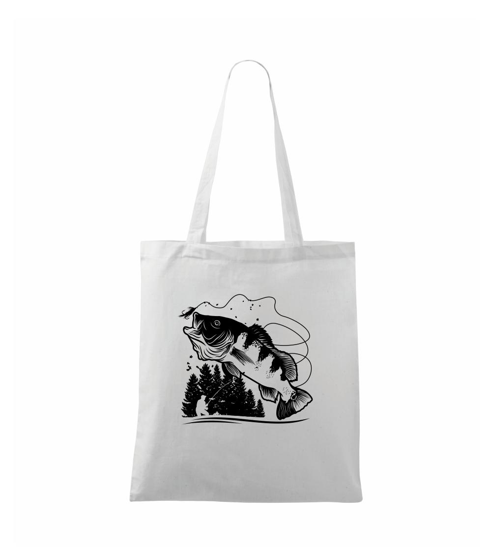 Rybář na břehu rybníka muškaří