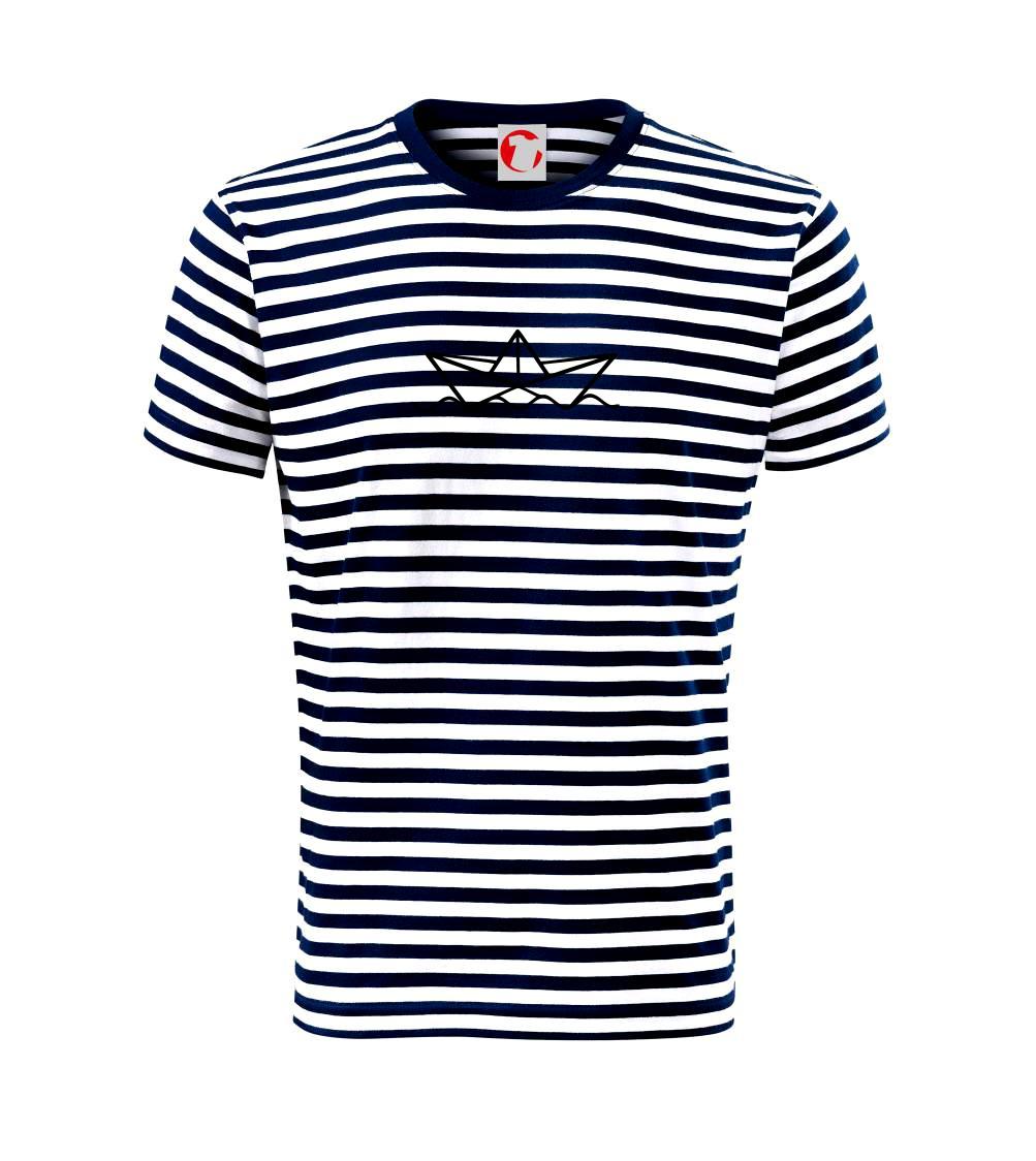 Papírová loďka na vodě