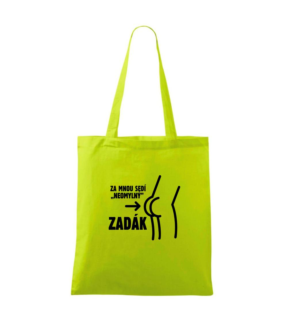 Za mnou sedí zadák