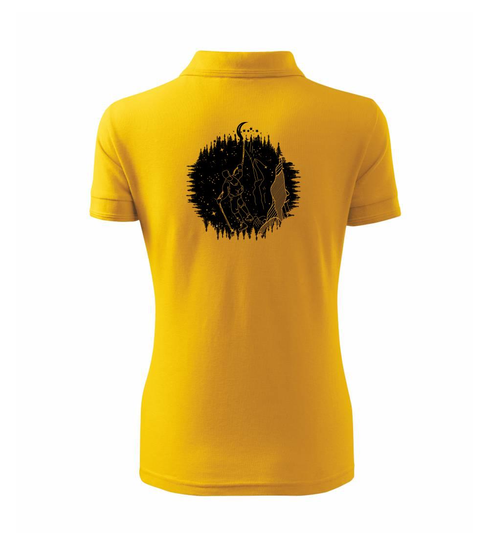 Turista v noční krajině