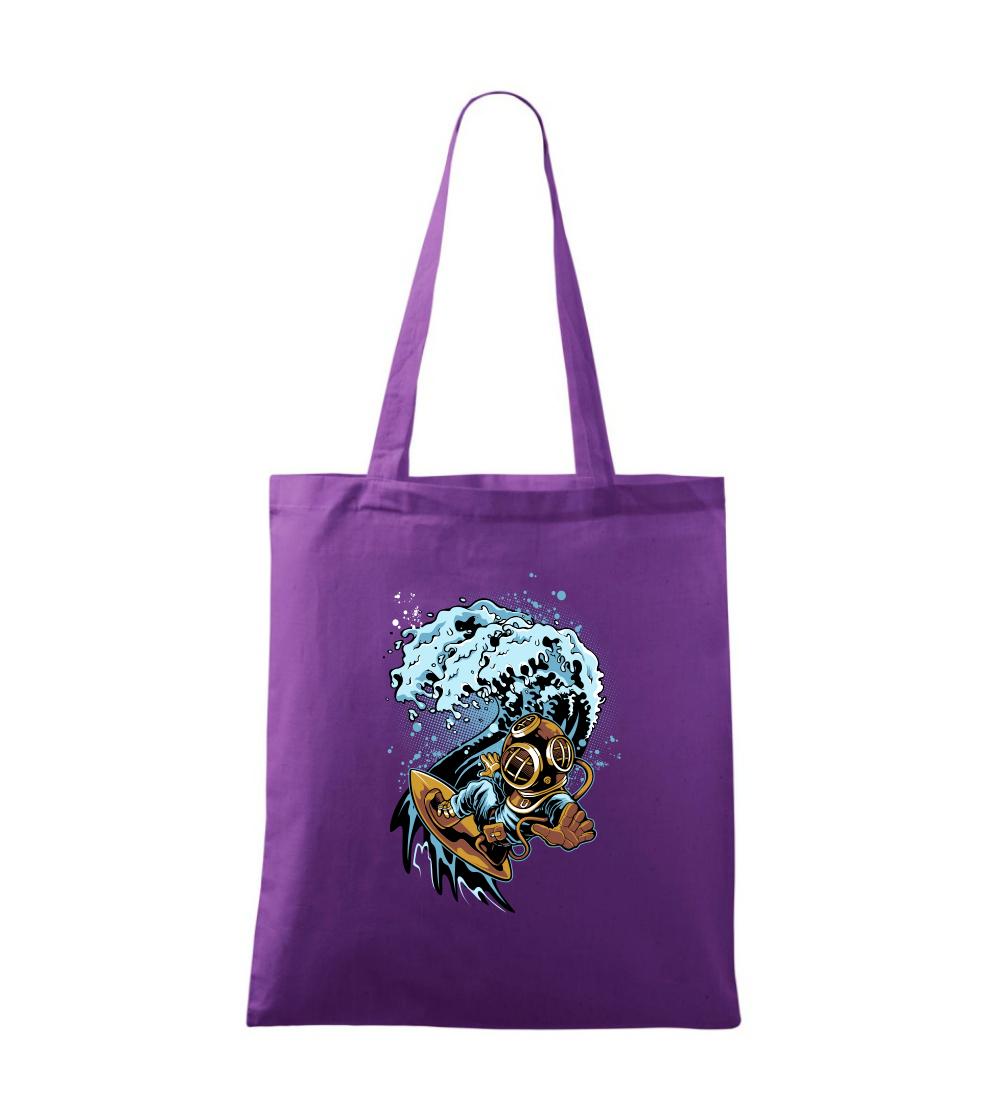 Surfující potápěč