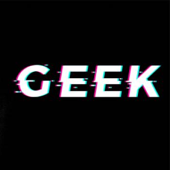 Geek nápis rozmazaný