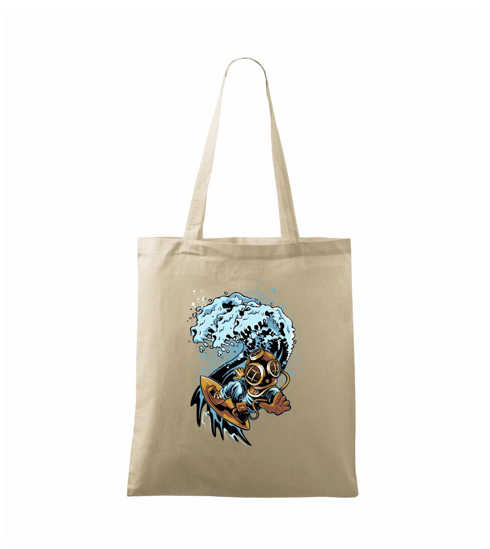 Surfující potápěč