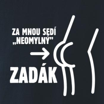 Za mnou sedí zadák
