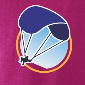 Paragliding modrý padák v kolečku