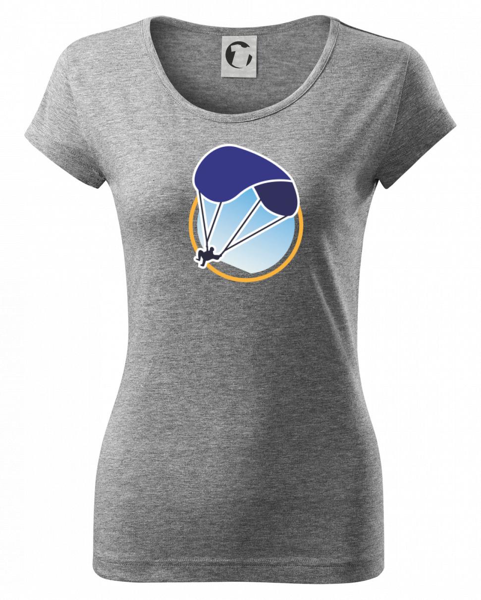 Paragliding modrý padák v kolečku