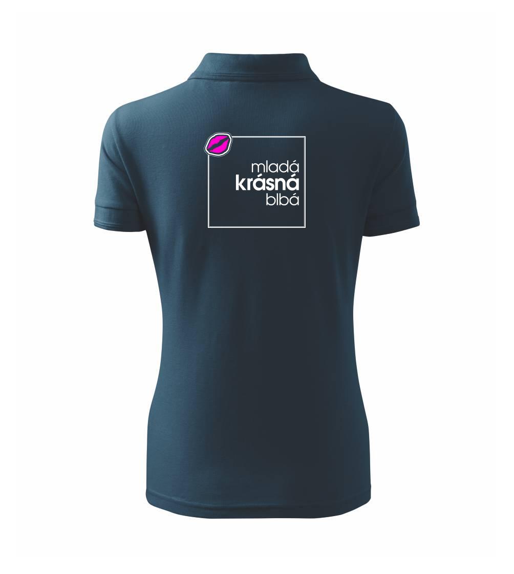 Mladá, krásná, blbá ve čtverci