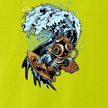 Surfující potápěč