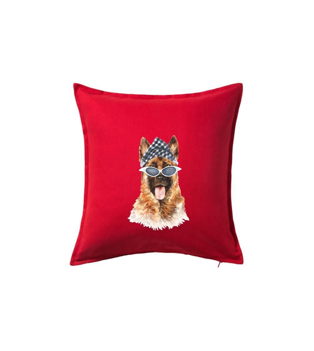 German shepherd se šátkem