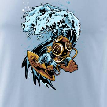 Surfující potápěč