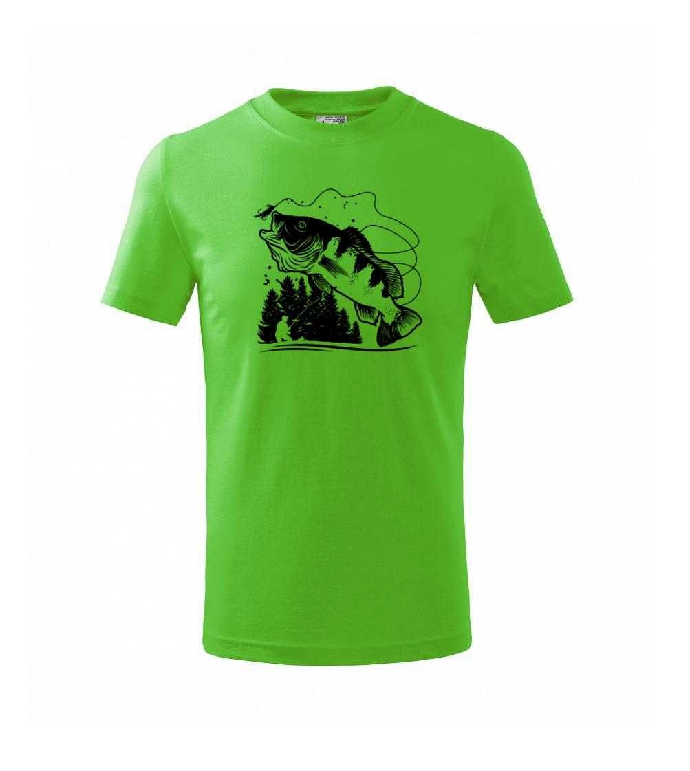 Rybář na břehu rybníka muškaří