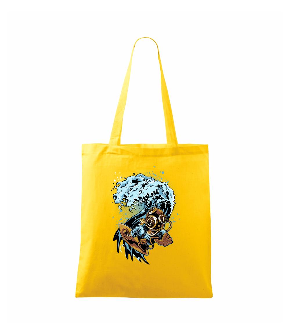 Surfující potápěč