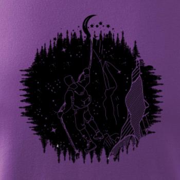 Turista v noční krajině