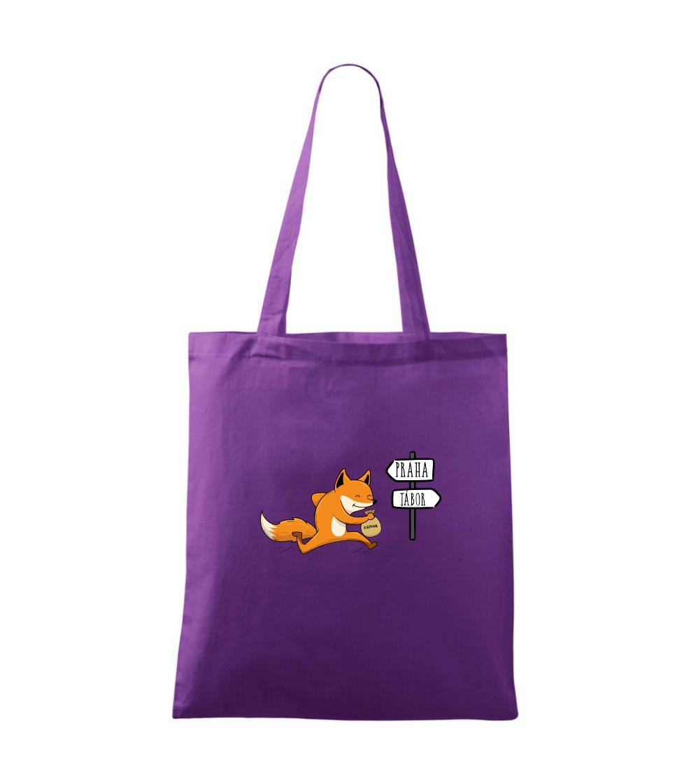 Běží liška k táboru