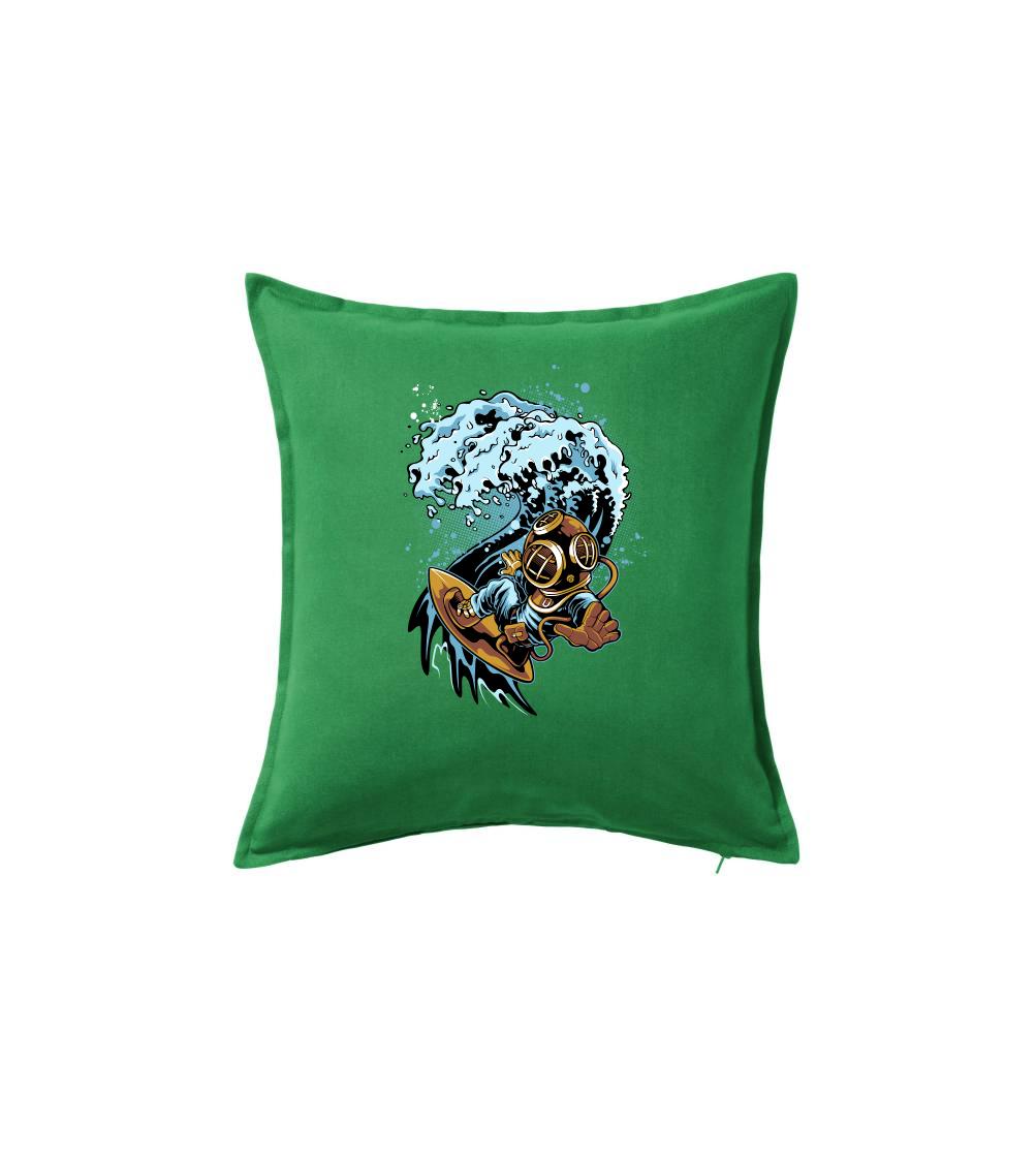 Surfující potápěč