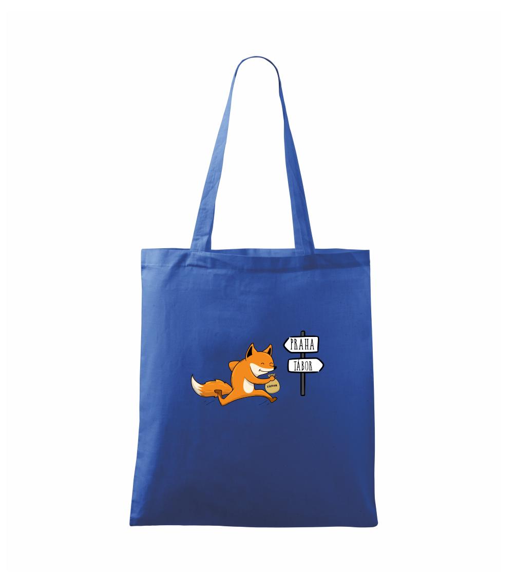 Běží liška k táboru