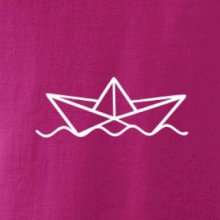 Papírová loďka na vodě